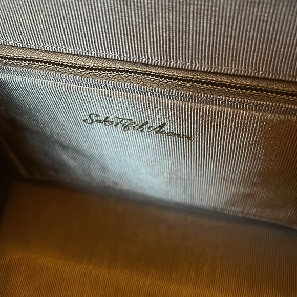 Vintage Saks Fifth Avenue | Chocolate Brown Leather Handbag with Gold Hardware - Picture 11 of 12